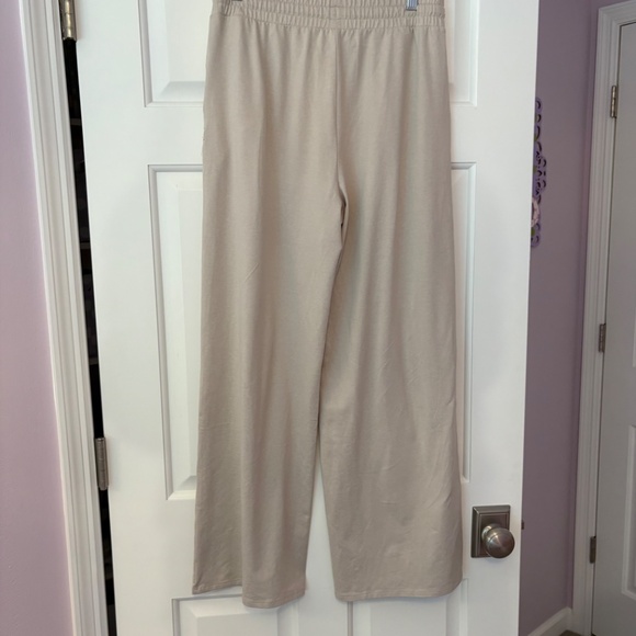 Women's Vuori Halo Essential Wideleg - Short in Ecru Heather - Picture 3 of 9